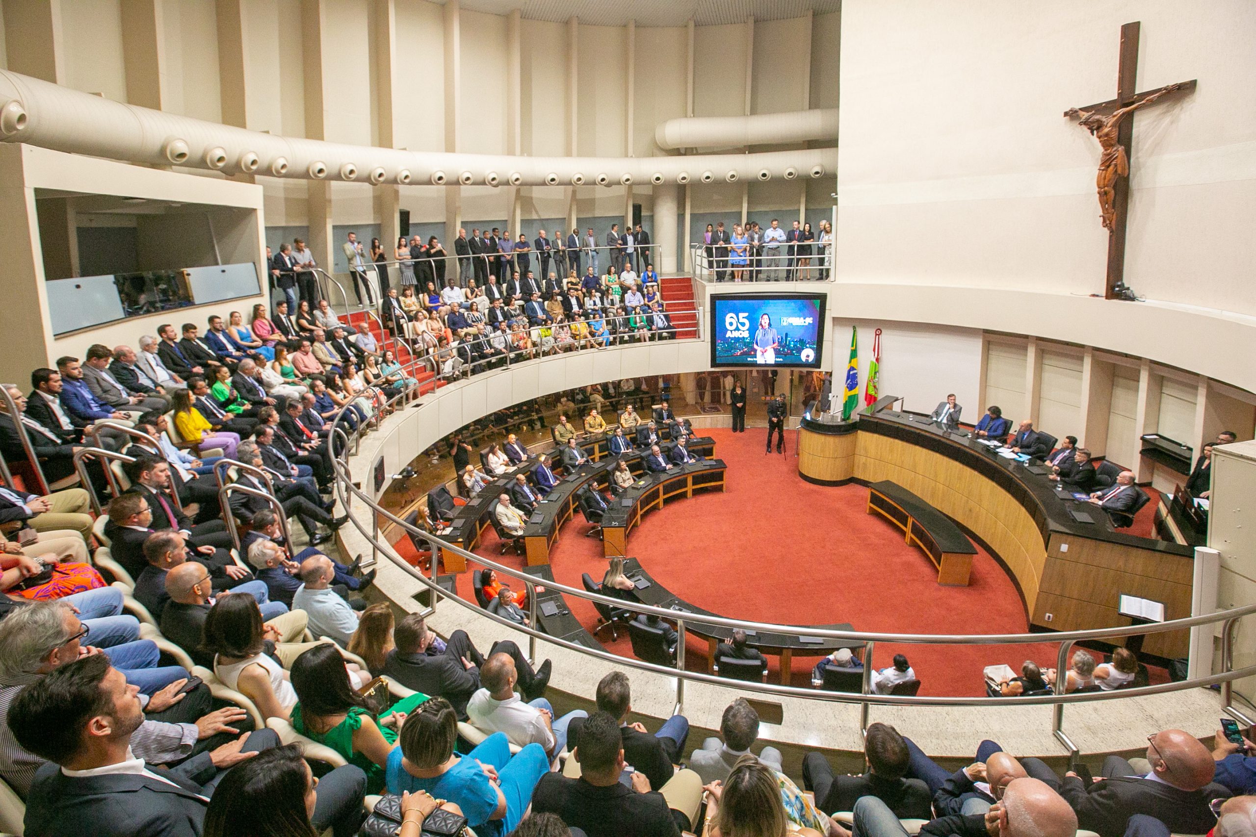 A cerimônia reuniu presidentes, profissionais, autoridades, entidades e colaboradores do Crea-SC