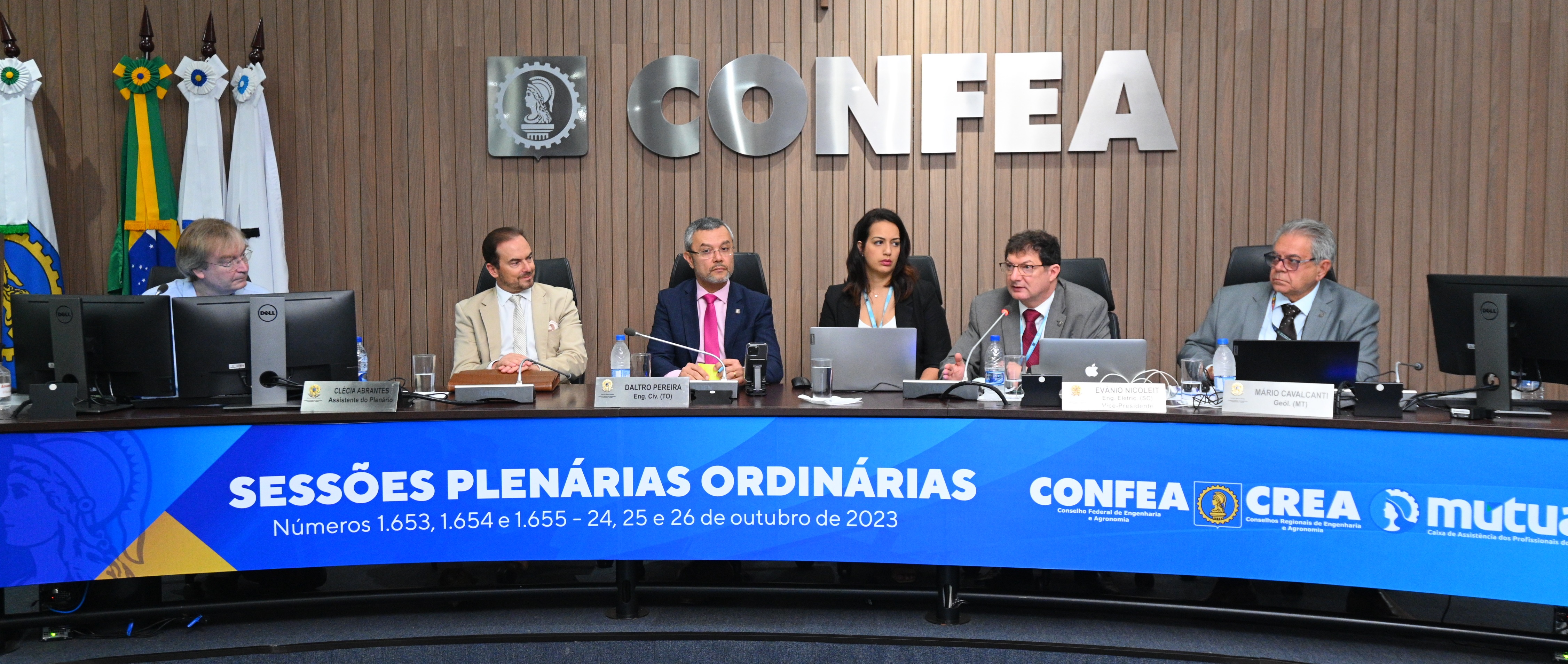 Alexandre Swioklo (Webvoto), Fernando Barreira (The Perfect Link), Daltro Pereira e Talita Machado(CEF), presidente em exercício Evânio Nicoleit e geólogo Mário Cavalcanti